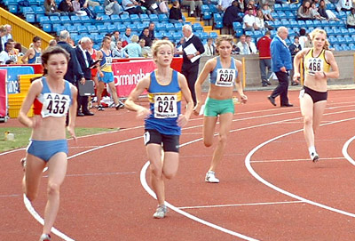 Lucy McLoughlin in the 800m