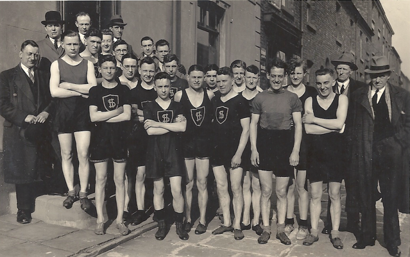 For several decades following this, as shown in a team photo from the 1920s, the interlocking SH became the club’s logo.